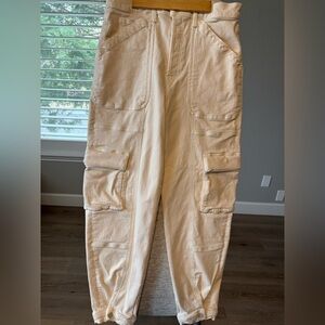 Mother Curbside Cargo Flood jeans in Eggnog size 33
